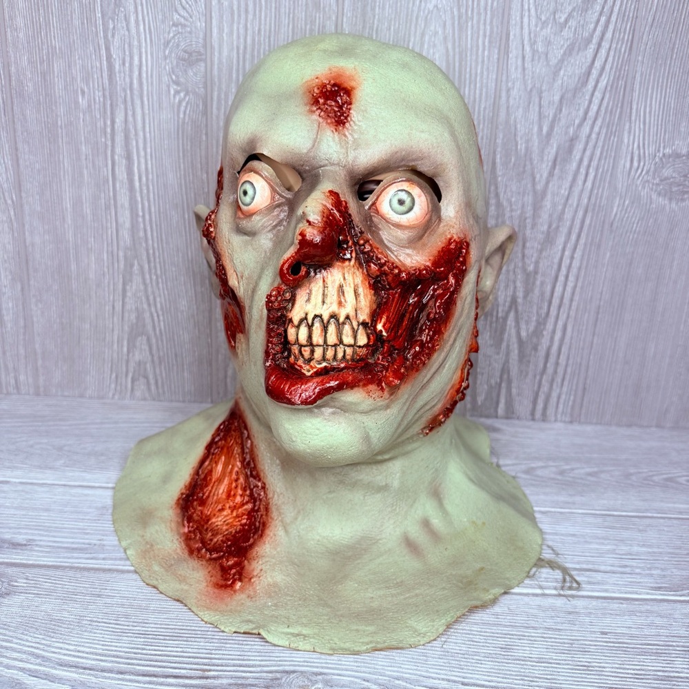 Bug Eyed Dead Rot Exposed Skull Ghoulish deluxe latex gutarg mask Halloween